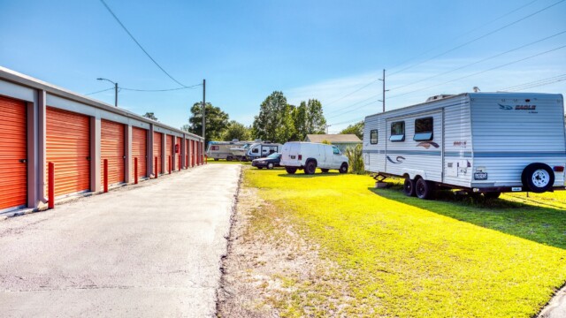 Unpaved Outdoor Parking in Sneads Ferry NC